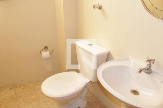 Lavabo de apartamento para alugar com 3 quartos, 147m² em Vila Buarque, São Paulo