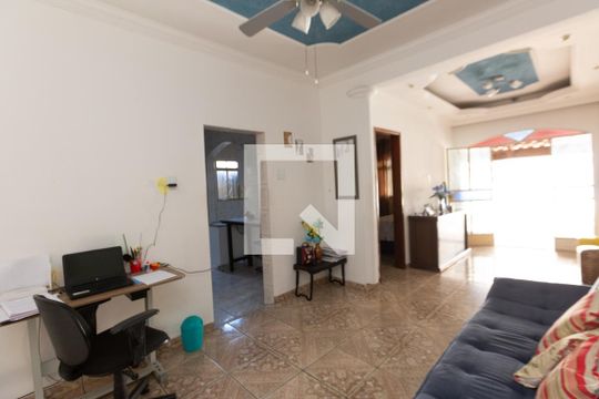 Casa à venda com 6 quartos, 300m² em Novo Riacho, Contagem