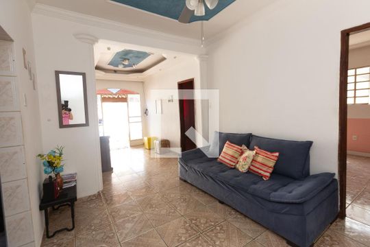 Casa à venda com 6 quartos, 300m² em Novo Riacho, Contagem