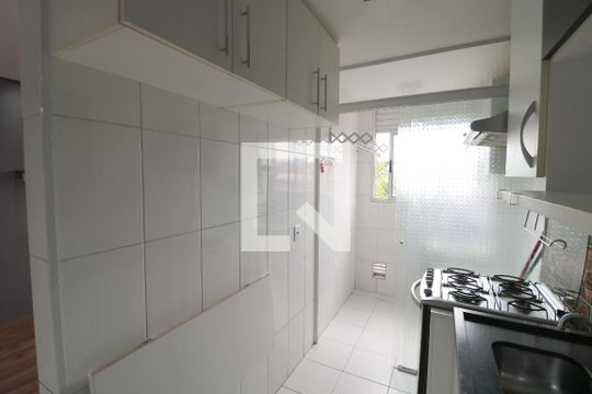 Cozinha de apartamento para alugar com 2 quartos, 45m² em Vila Alpina, São Paulo