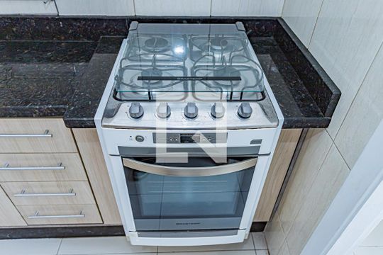 Cozinha de apartamento para alugar com 2 quartos, 49m² em Piqueri, São Paulo