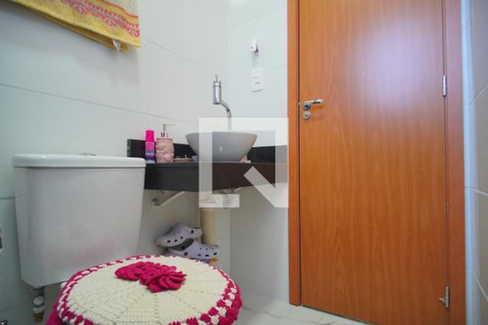 Banheiro de apartamento à venda com 2 quartos, 47m² em Rondônia, Novo Hamburgo