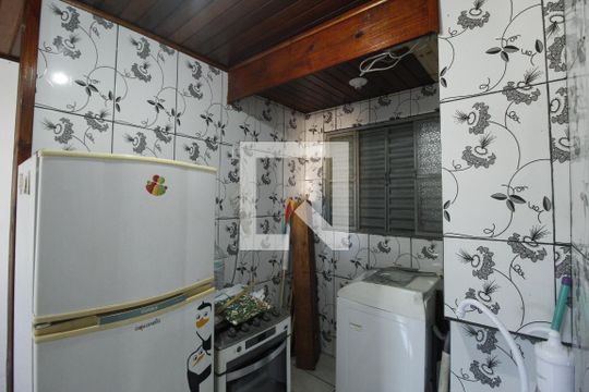 Cozinha de apartamento para alugar com 2 quartos, 45m² em Rubem Berta, Porto Alegre