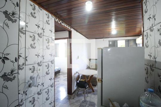 Cozinha de apartamento para alugar com 2 quartos, 45m² em Rubem Berta, Porto Alegre