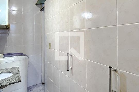 Banheiro de casa para alugar com 1 quarto, 19m² em Vila Dom Pedro I, São Paulo