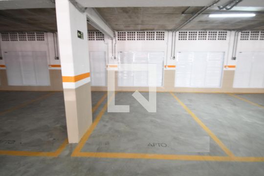 Garagem de kitnet/studio para alugar com 1 quarto, 43m² em Centro, Campinas