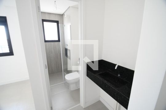 Banheiro de kitnet/studio para alugar com 1 quarto, 43m² em Centro, Campinas
