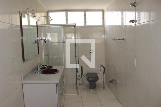Banheiro da Suíte de apartamento para alugar com 2 quartos, 143m² em Vila Buarque, São Paulo