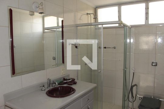 Banheiro da Suíte de apartamento para alugar com 2 quartos, 143m² em Vila Buarque, São Paulo
