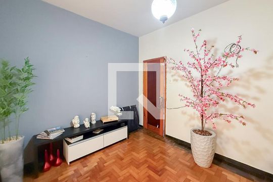 Sala de casa à venda com 3 quartos, 400m² em Sagrada Família, Belo Horizonte