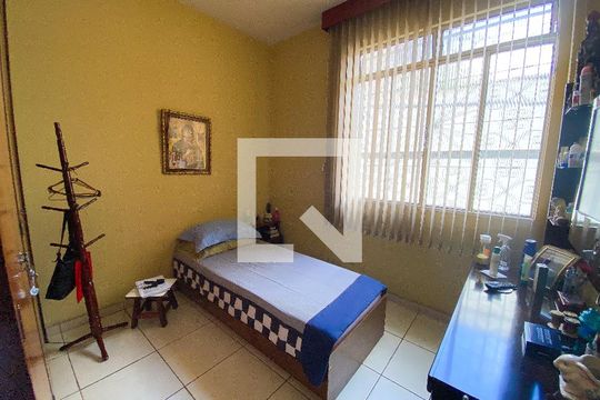 Casa à venda com 3 quartos, 360m² em Industrial, Contagem