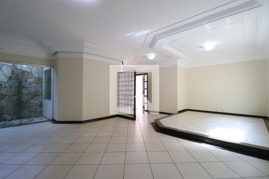 Sala de casa para alugar com 4 quartos, 219m² em Vigilato Pereira, Uberlândia