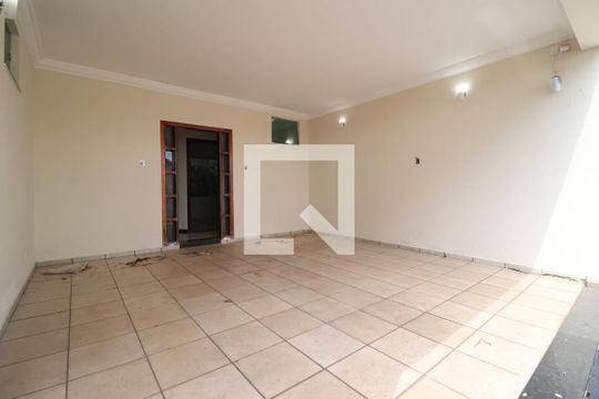 Garagem de casa para alugar com 4 quartos, 219m² em Vigilato Pereira, Uberlândia