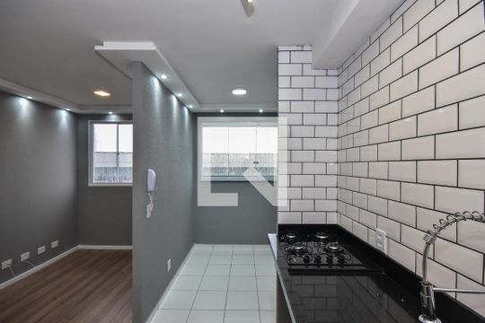 Cozinha de apartamento para alugar com 1 quarto, 31m² em Jardim Sao Luiz, São Paulo