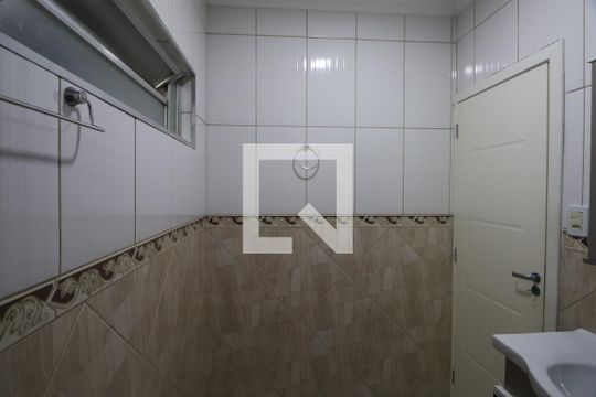 Banheiro de casa à venda com 4 quartos, 180m² em Marechal Rondon, Canoas