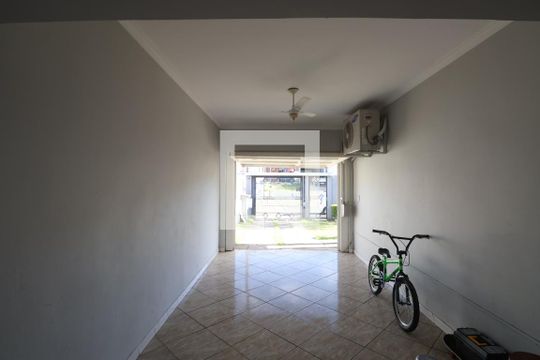 Garagem de casa à venda com 4 quartos, 180m² em Marechal Rondon, Canoas