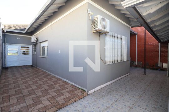Área externa de casa para alugar com 4 quartos, 180m² em Marechal Rondon, Canoas