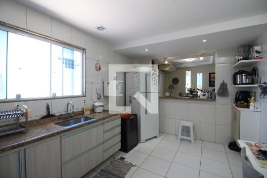 Cozinha de casa de condomínio à venda com 3 quartos, 110m² em Jacarepaguá, Rio de Janeiro