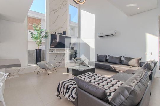 Sala de casa de condomínio à venda com 3 quartos, 309m² em Vila Nova, Porto Alegre