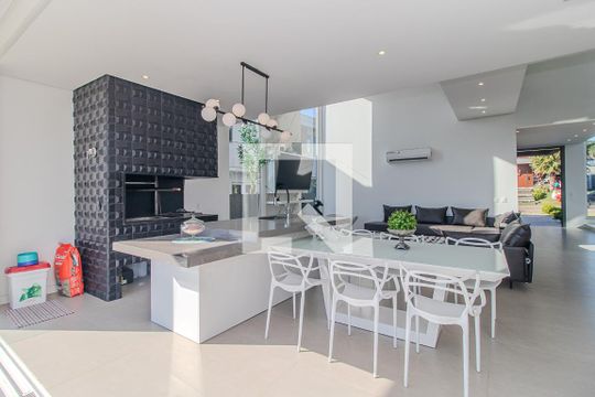 Sala de casa de condomínio à venda com 3 quartos, 309m² em Vila Nova, Porto Alegre