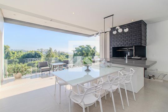 Sala de casa de condomínio à venda com 3 quartos, 309m² em Vila Nova, Porto Alegre
