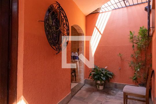 Corredor de casa à venda com 3 quartos, 308m² em Jardim Piratininga, São Paulo