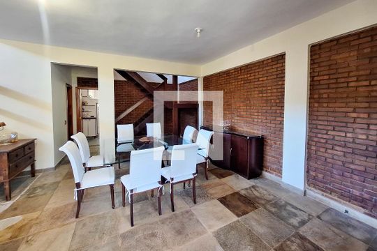 Sala 1 de casa de condomínio à venda com 3 quartos, 660m² em Vila Progresso, Niterói