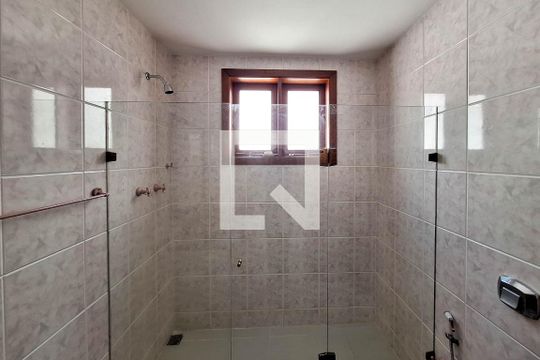 Banheiro Social de casa de condomínio à venda com 3 quartos, 660m² em Vila Progresso, Niterói