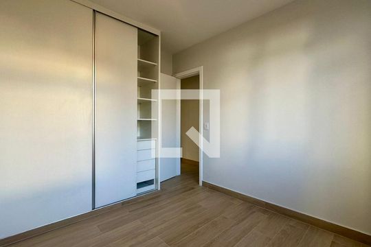 Quarto de apartamento para alugar com 3 quartos, 80m² em Calafate, Belo Horizonte