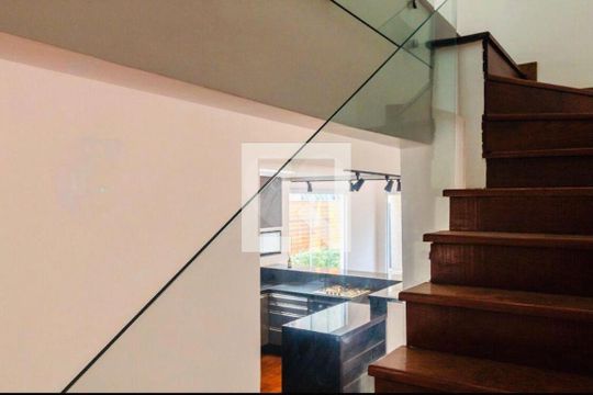 Casa à venda com 3 quartos, 300m² em Jardim Viana, São Paulo
