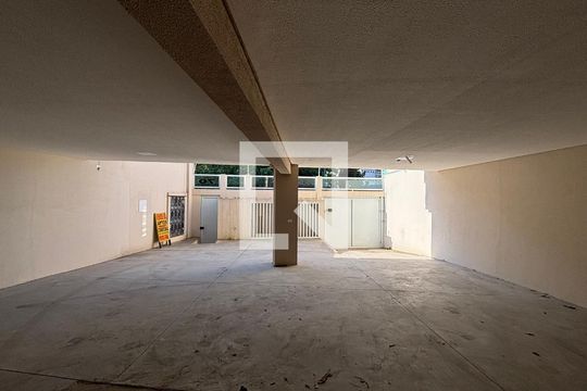 Garagem de apartamento para alugar com 2 quartos, 52m² em Vila Mazzei, Santo André