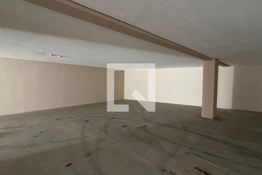 Garagem de apartamento para alugar com 2 quartos, 52m² em Vila Mazzei, Santo André