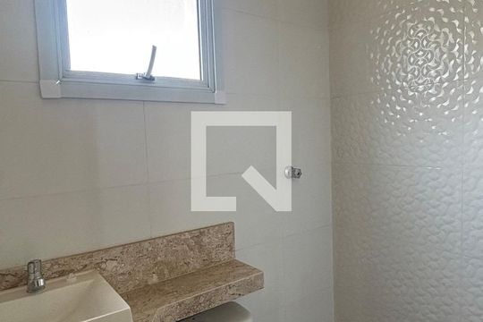 Banheiro da Suíte de apartamento à venda com 3 quartos, 90m² em Vila Mazzei, Santo André