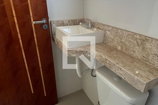 Banheiro da Suíte de apartamento à venda com 3 quartos, 90m² em Vila Mazzei, Santo André