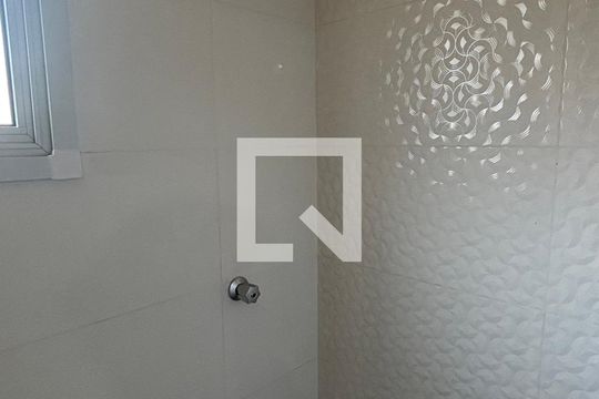 Banheiro da Suíte de apartamento à venda com 3 quartos, 90m² em Vila Mazzei, Santo André