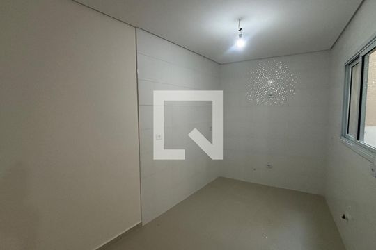 Cozinha de apartamento para alugar com 2 quartos, 52m² em Vila Mazzei, Santo André