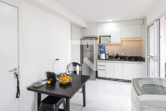 Sala/Cozinha de apartamento à venda com 2 quartos, 44m² em Vila Flora, Guarulhos