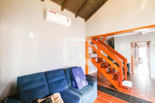 Sala de casa à venda com 4 quartos, 110m² em Rio Branco, Canoas