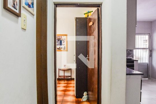 Corredor de casa à venda com 4 quartos, 140m² em Parque Novo Oratório, Santo André