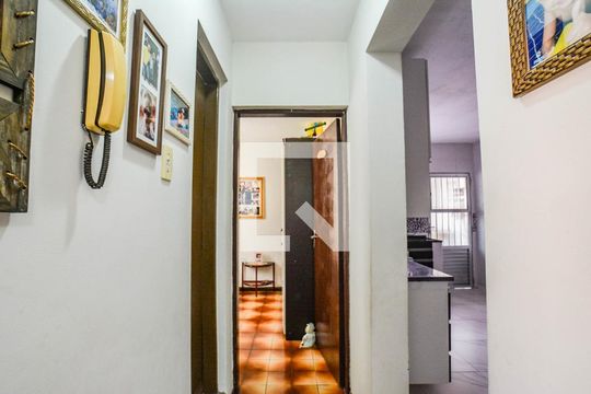 Corredor de casa à venda com 4 quartos, 140m² em Parque Novo Oratório, Santo André