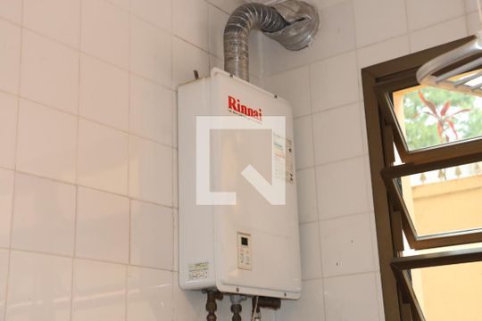Casa de Condomínio para alugar com 4 quartos, 970m² em Bosque do Vianna, Cotia