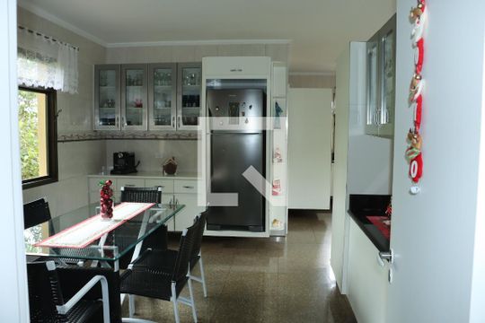 Casa de Condomínio para alugar com 4 quartos, 970m² em Bosque do Vianna, Cotia