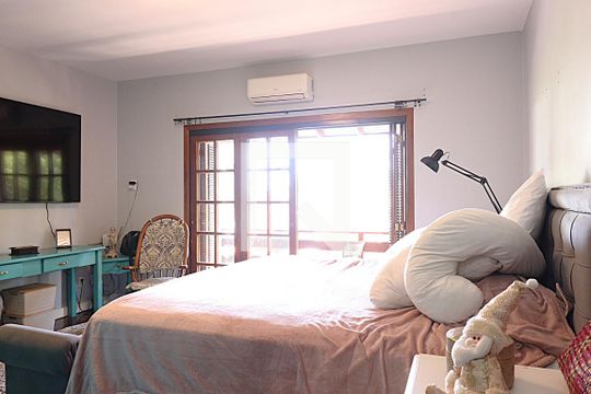 Suíte 1 de casa à venda com 4 quartos, 400m² em Vila Jardim, Porto Alegre