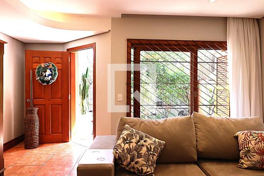 Sala - Porta e Janela de casa à venda com 4 quartos, 400m² em Vila Jardim, Porto Alegre