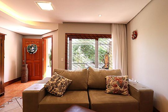 Sala - Janela de casa à venda com 4 quartos, 400m² em Vila Jardim, Porto Alegre