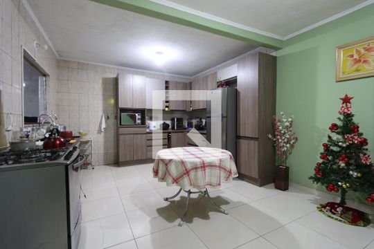 Cozinha de casa à venda com 3 quartos, 224m² em Conjunto Promorar Sapopemba, São Paulo