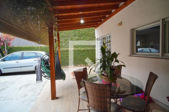 Área nos Fundos de casa à venda com 4 quartos, 300m² em Parque Santa Fé, Porto Alegre