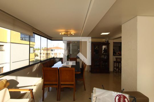 Sala de apartamento para alugar com 3 quartos, 240m² em Jardim Itu, Porto Alegre