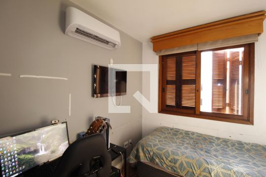 Quarto 1 de apartamento para alugar com 3 quartos, 240m² em Jardim Itu, Porto Alegre