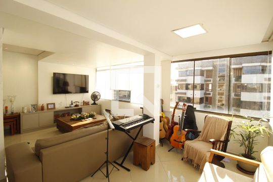 Sala de apartamento para alugar com 3 quartos, 240m² em Jardim Itu, Porto Alegre